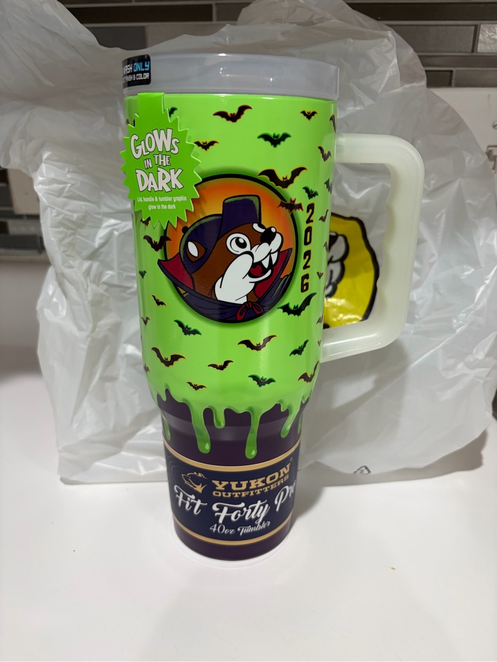 Yukon Outfitters Green Glow-in-the-Dark 2026 Holiday Travel Mug Bucee’s